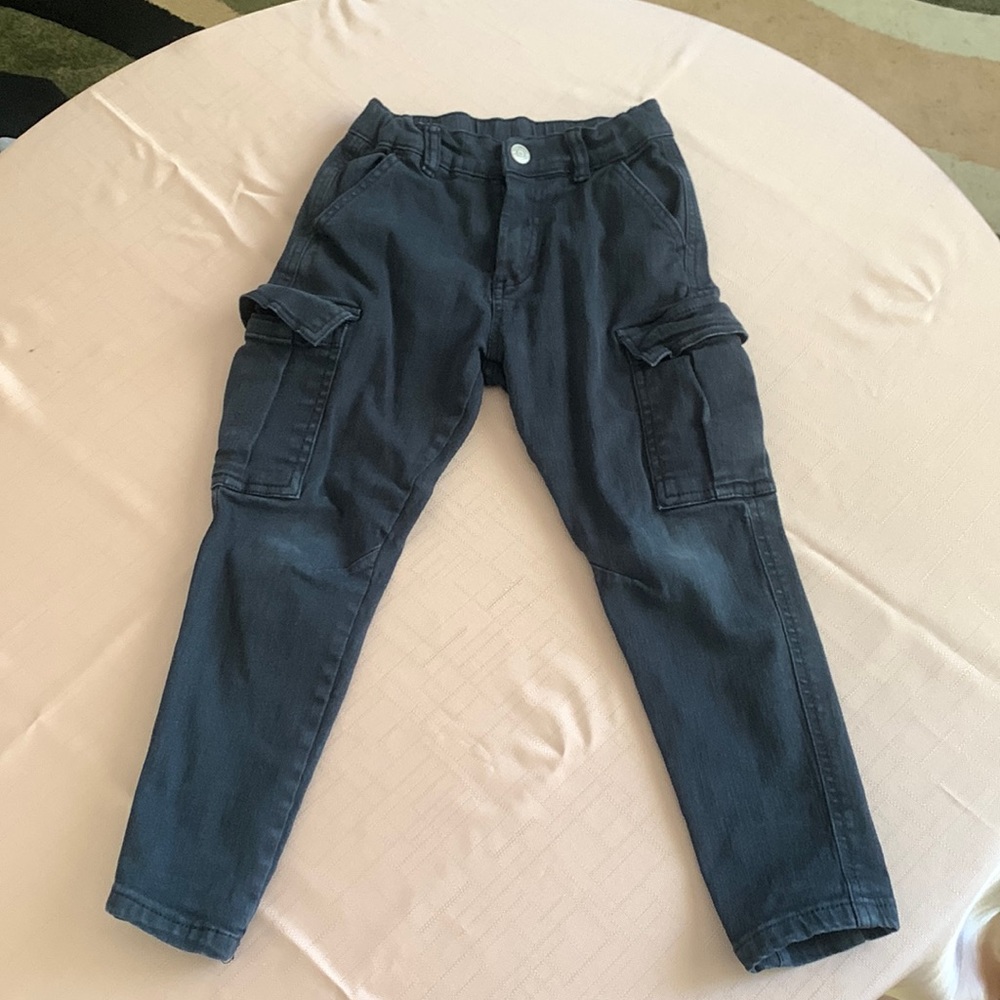 Boys cargo Zara pants has been worn but in good condition